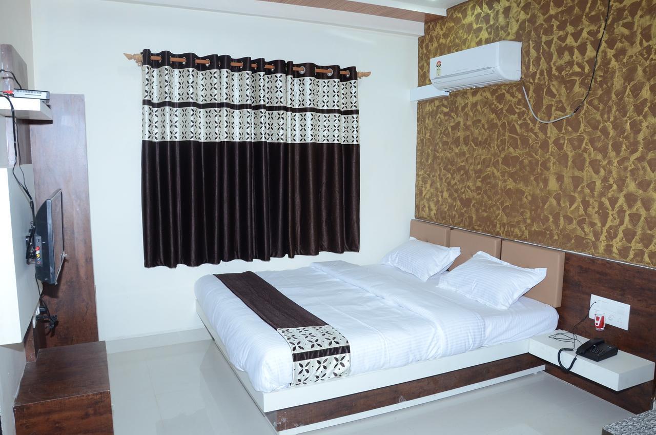 Hotel Bansidhar Somnath Ngoại thất bức ảnh